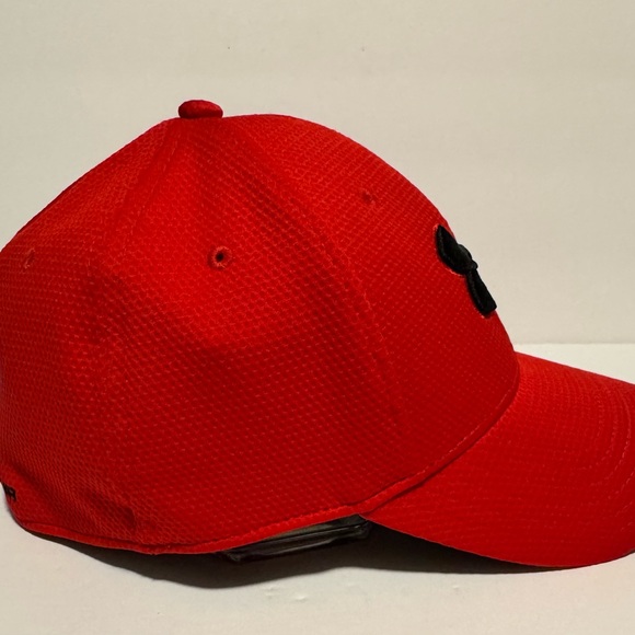 Under Armour Fitted Hat Red L/XL Embroidered Logo Vent Holes Unisex EUC - Picture 9 of 9